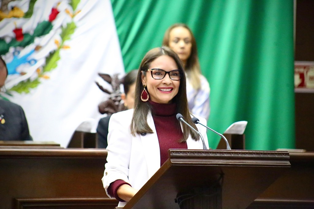 Nalleli Julieta presenta iniciativa para garantizar igualdad sustantiva