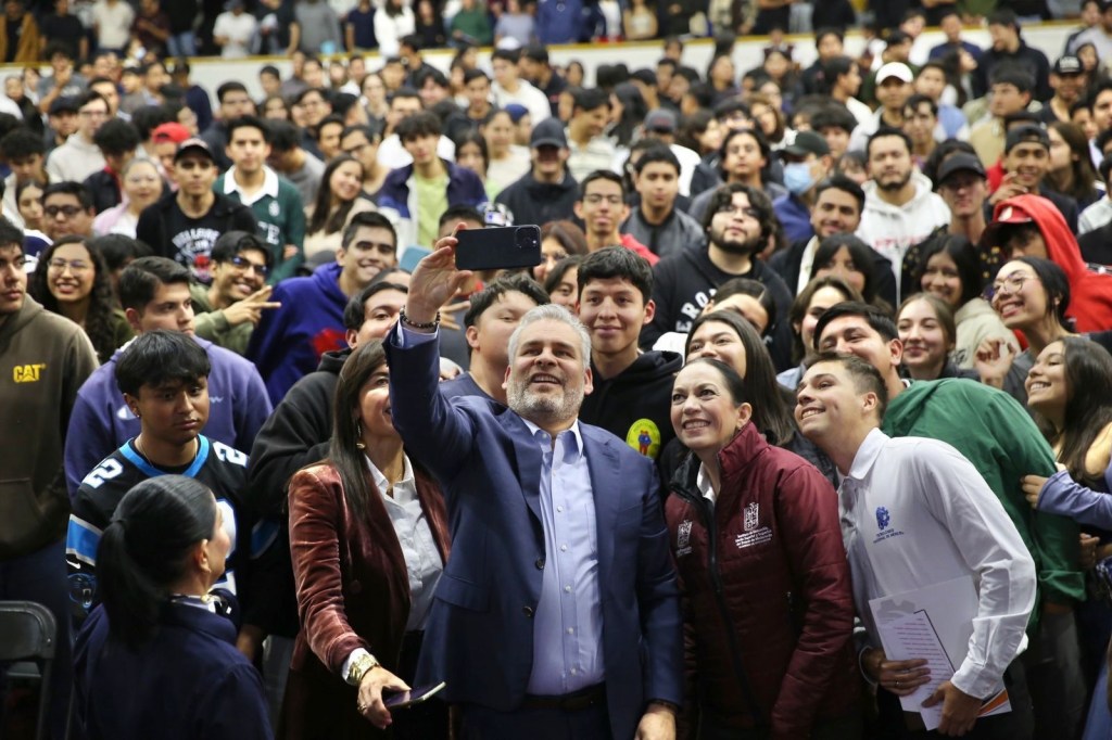 En el Tec de Morelia inicia Bedolla la entrega de 44 mil tarjetas de la Beca Gertrudis Bocanegra