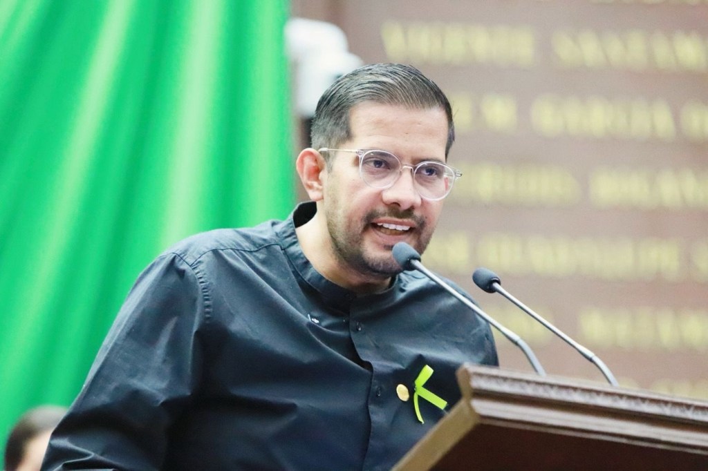 Propone Conrado Paz que oficinas de gobierno implementen firma electrónica para reducir uso de&nbsp;papel