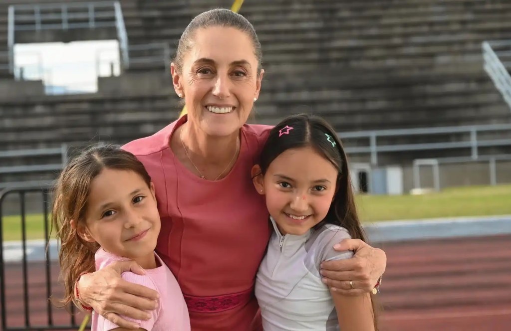 MÉXICO NO SE VENDE, NO SE RINDE Y ESTÁ DE PIE SIEMPRE POR SU PUEBLO: PRESIDENTA CLAUDIA SHEINBAUM EN ENTREGA DE TARJETAS DE PROGRAMAS PARA EL BIENESTAR EN MORELIA,&nbsp;MICHOACÁN