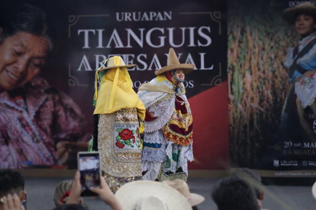 Tianguis de Domingo de Ramos celebra la riqueza textil de los pueblos&nbsp;originarios