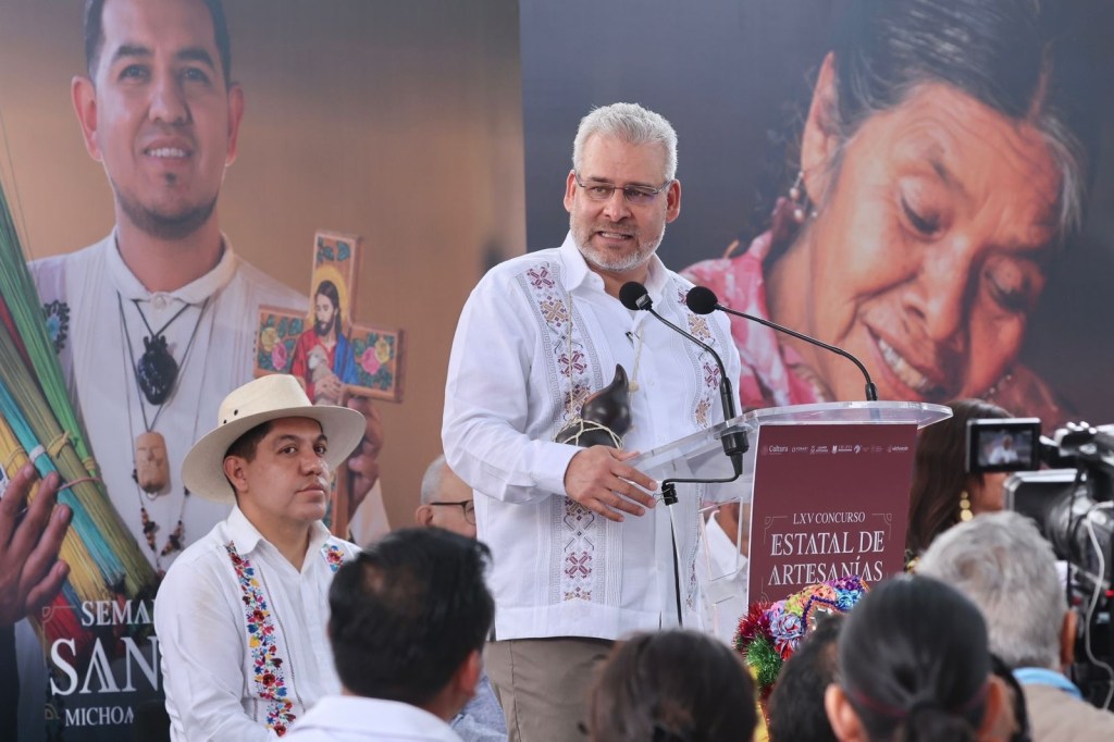 Premia Bedolla las mejores piezas del 65 Concurso Artesanal de Domingo de&nbsp;Ramos