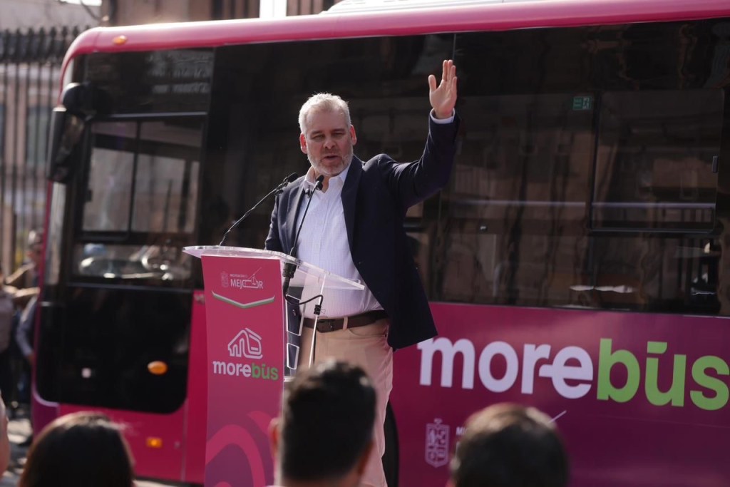 Bedolla presenta el Morebús, nuevo transporte que pone fin a más de 50 años de rezago en&nbsp;movilidad