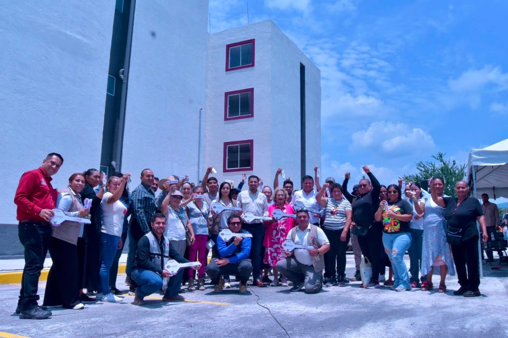 Más de 30 familias de Yurécuaro reciben las llaves de su nuevo hogar